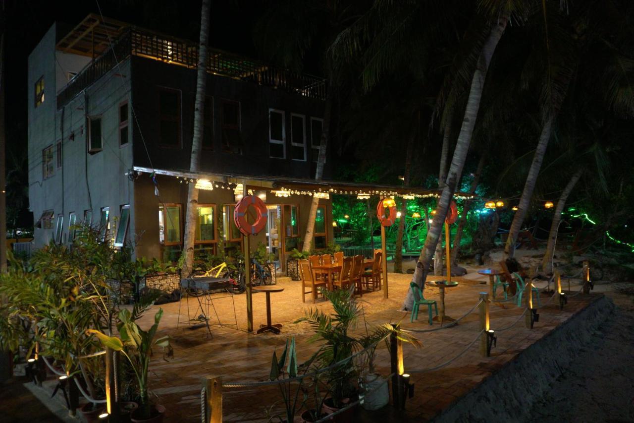 L Cafe Restobar & Lyn'S Guest House San Juan  Exteriér fotografie