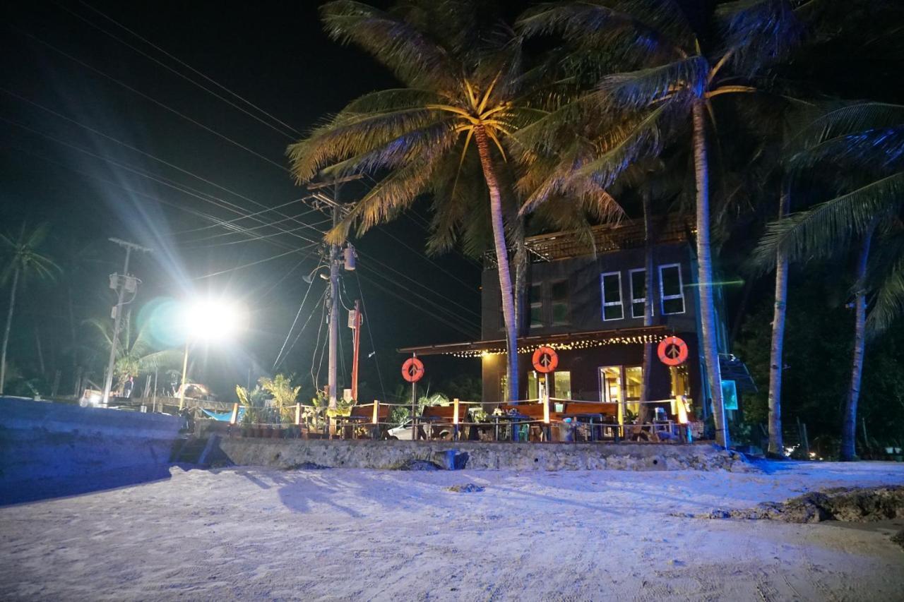 L Cafe Restobar & Lyn'S Guest House San Juan  Exteriér fotografie