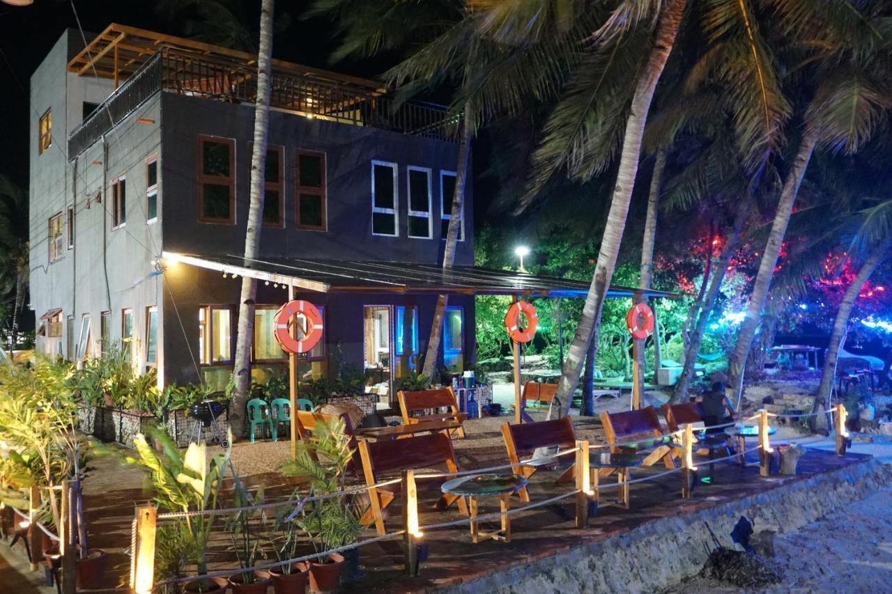 L Cafe Restobar & Lyn'S Guest House San Juan  Exteriér fotografie
