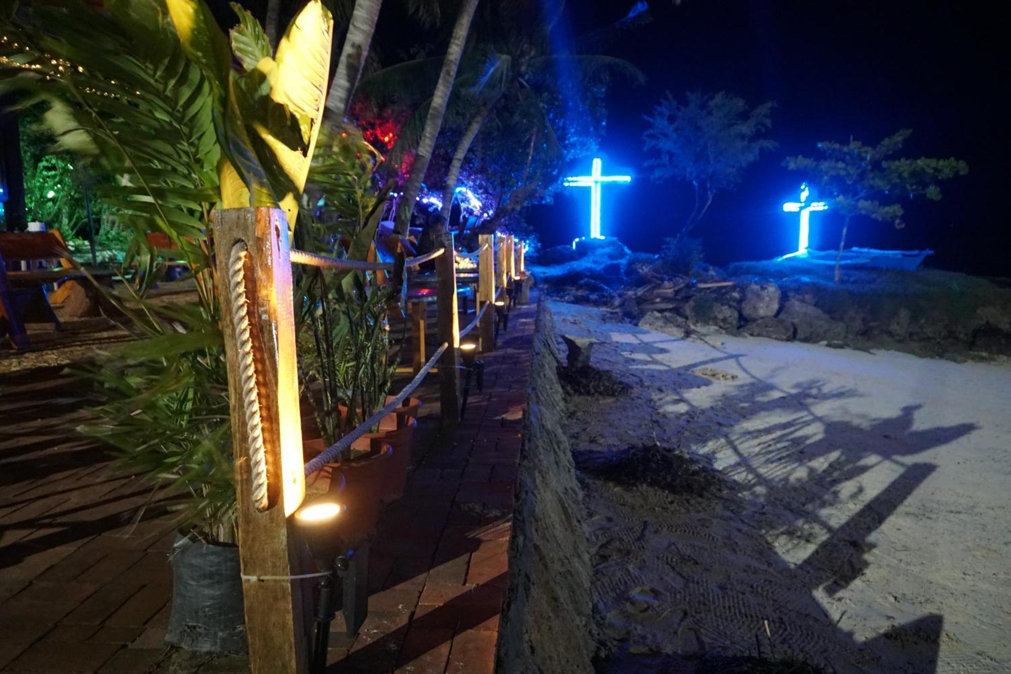 L Cafe Restobar & Lyn'S Guest House San Juan  Exteriér fotografie