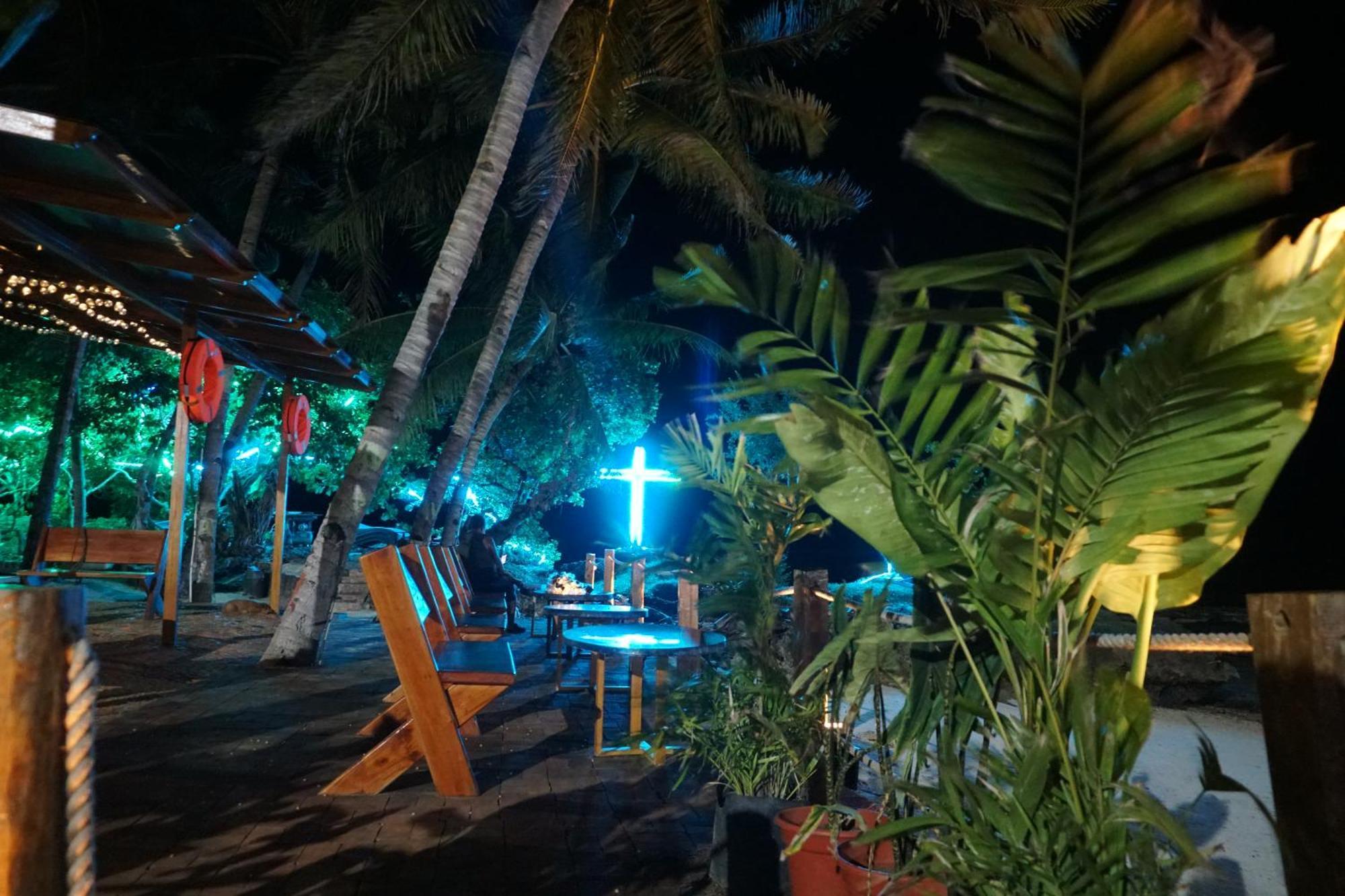 L Cafe Restobar & Lyn'S Guest House San Juan  Exteriér fotografie