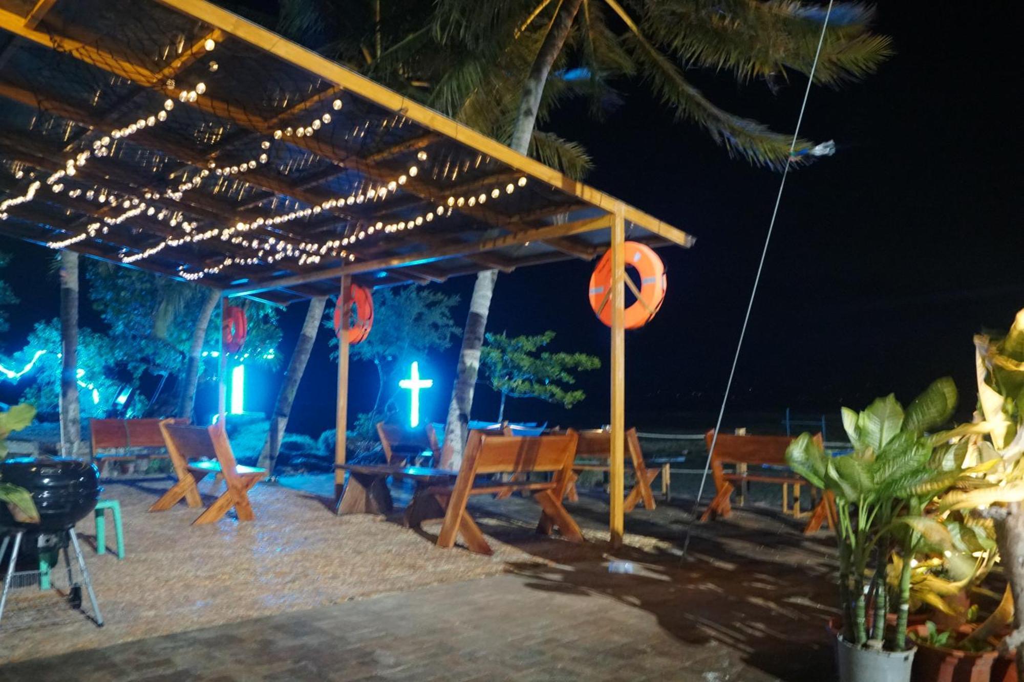 L Cafe Restobar & Lyn'S Guest House San Juan  Exteriér fotografie