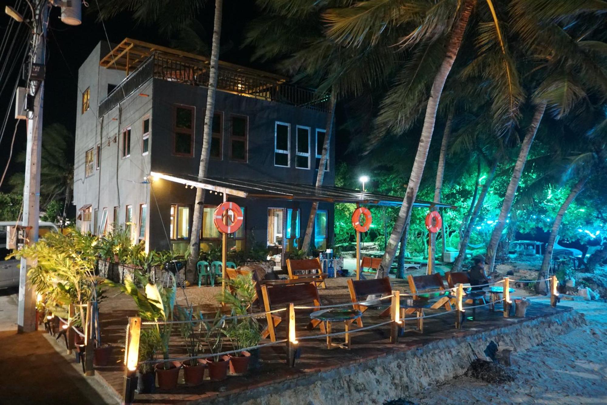 L Cafe Restobar & Lyn'S Guest House San Juan  Exteriér fotografie